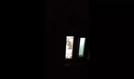 دوربین ماسک با در نظر گرفتن آب لباس پورنو مامان